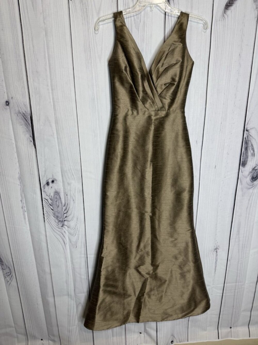 Jim Hjelm Formal Dress Sleeveless V-Neck Sz 4 Taffeta Metallic Bronze Trumpet